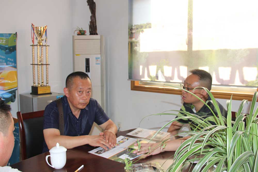 辽宁客户参观工厂并购买电动扫地机2000A 辽宁客户参观工厂并购买电动扫地机2000A