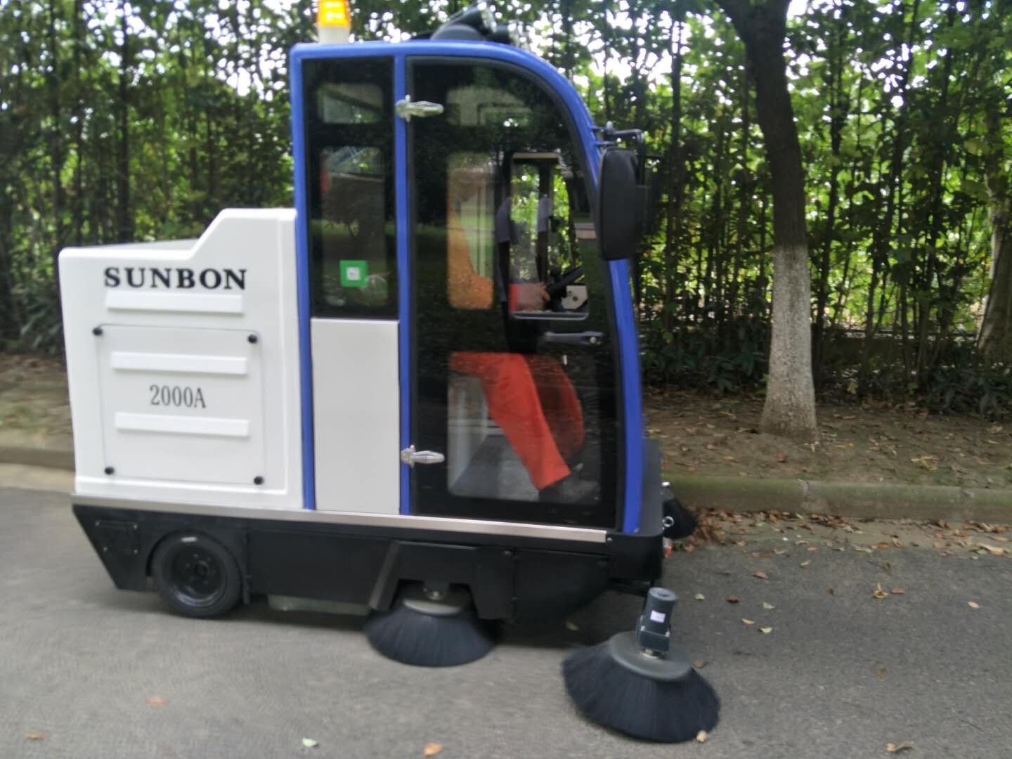 电动扫地机为城市清洁保驾护航