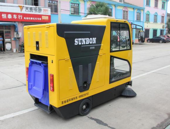 驾驶式扫地机的实用价值分析 驾驶式扫地机的实用价值分析