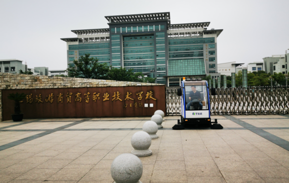 一款适合学校使用的驾驶式扫地机 一款适合学校使用的驾驶式扫地机