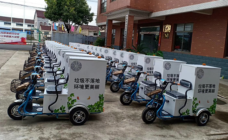 江西赣州定制的40台电动吸尘车整装待发 江西赣州定制的40台电动吸尘车整装待发