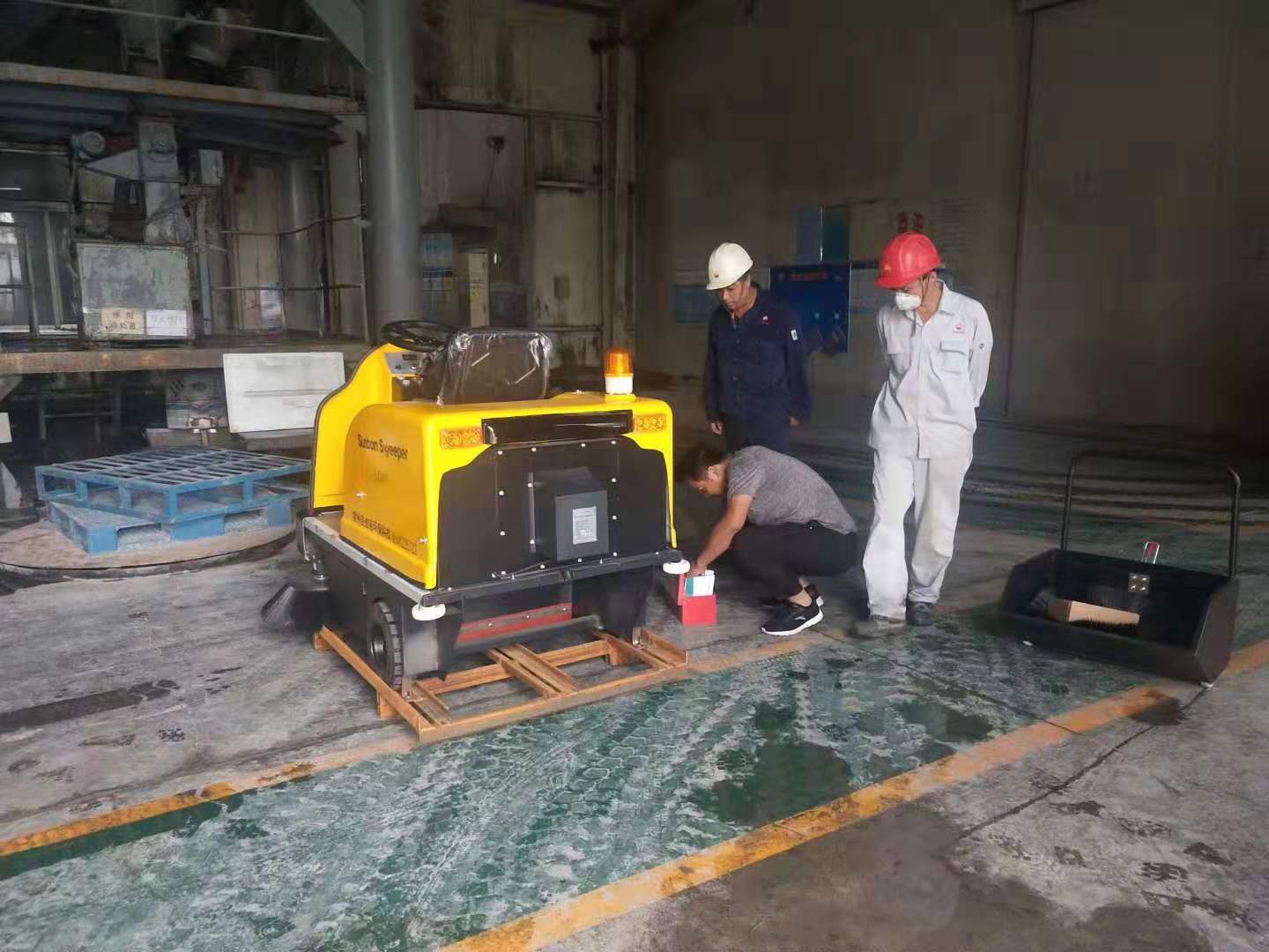 圣倍诺小型电动扫地车进驻中石油集团天津子公司