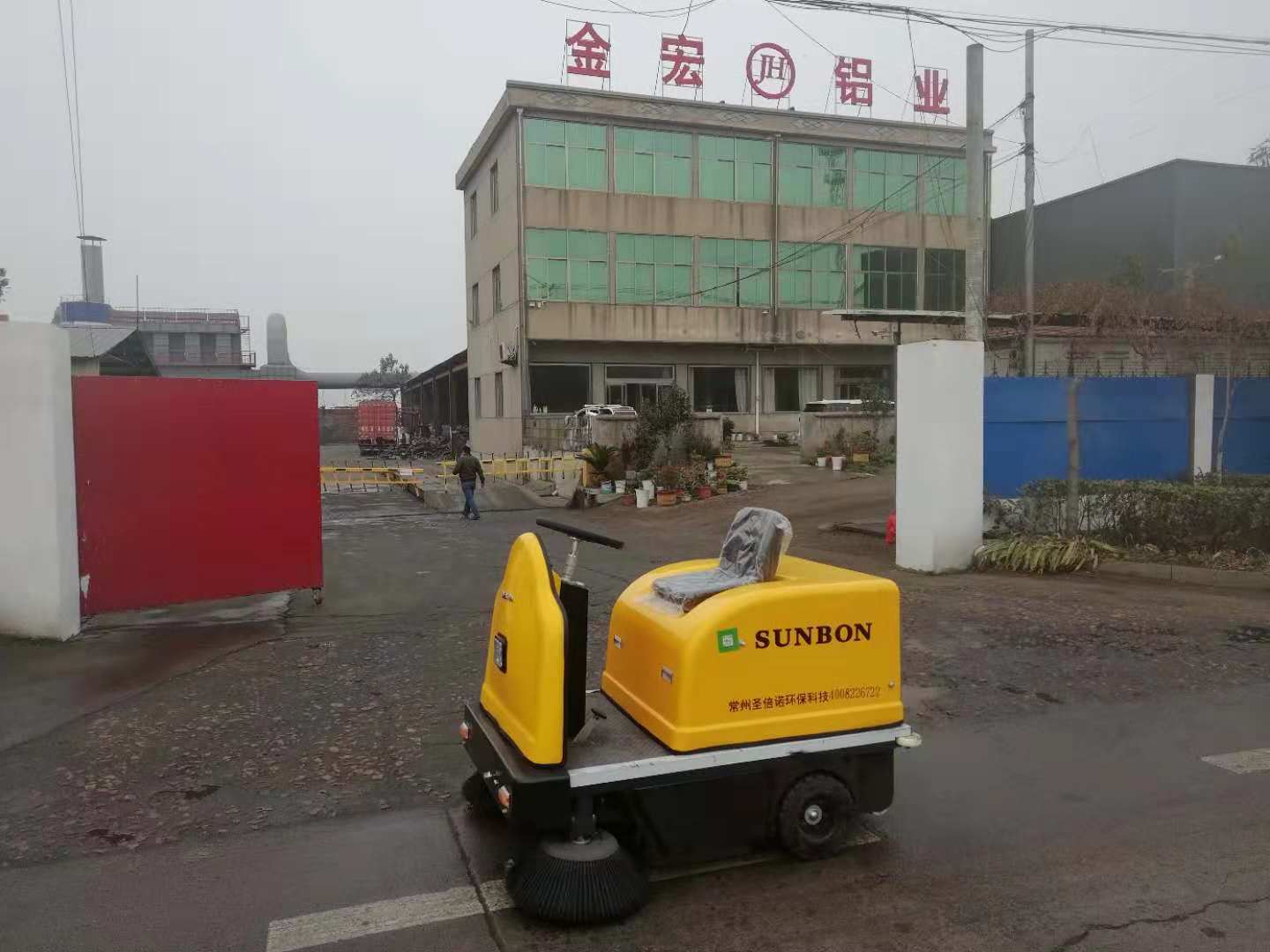 工厂扬尘清洁就用圣倍诺小型车间扫地机 工厂扬尘清洁就用圣倍诺小型车间扫地机