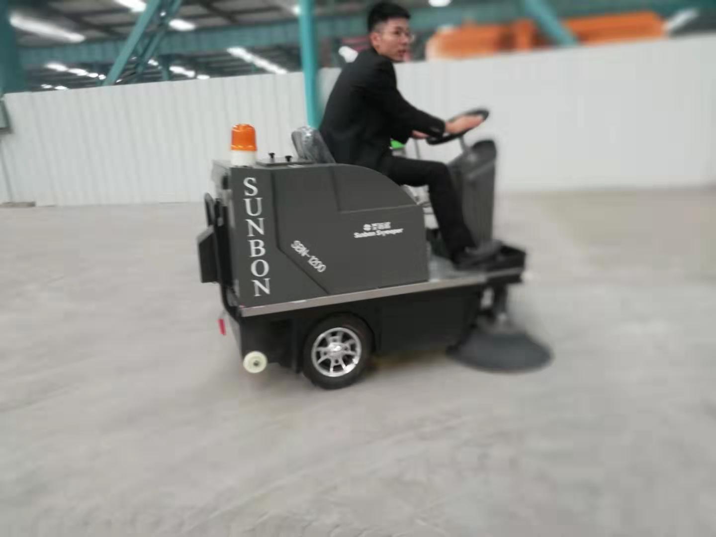 【360°旋转】圣倍诺工业扫地机,吸尘范围广,效率高！