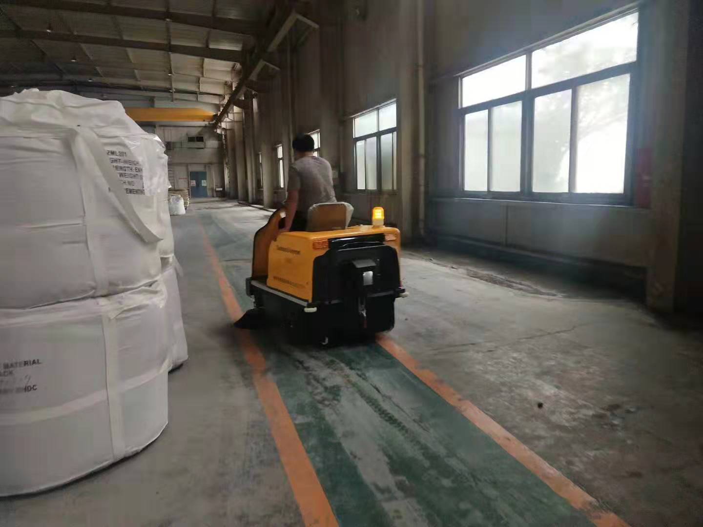 小型电动扫地机进驻云南某工贸公司 小型电动扫地机进驻云南某工贸公司