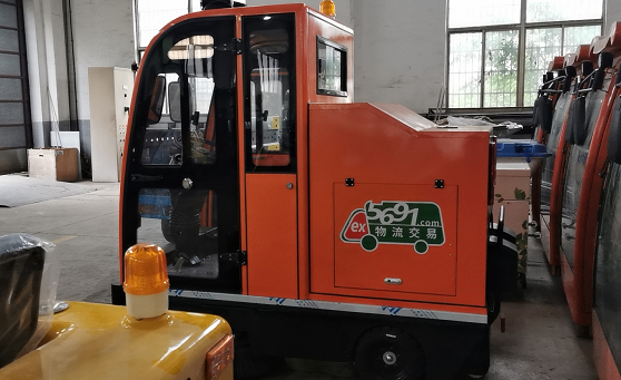 天津某物流园采购圣倍诺2000B驾驶式电动扫地车