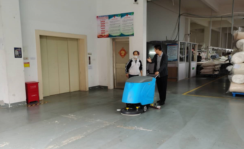 恭喜手推式洗地机在丹阳某服装厂正式上岗