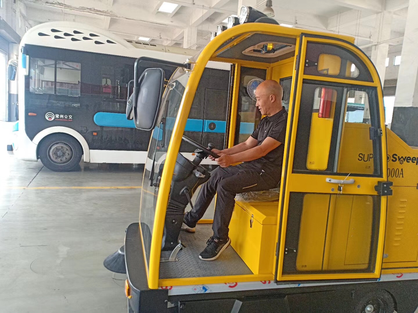常州公交公司再次采购圣倍诺2000A型电动扫地车