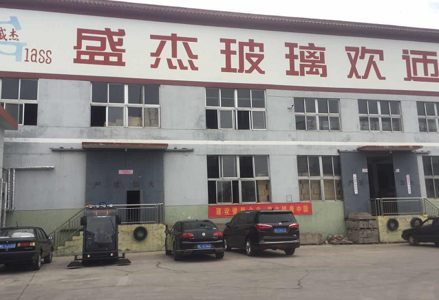 山东淄博某玻璃厂采购2000Aw高压雾炮电动扫地车