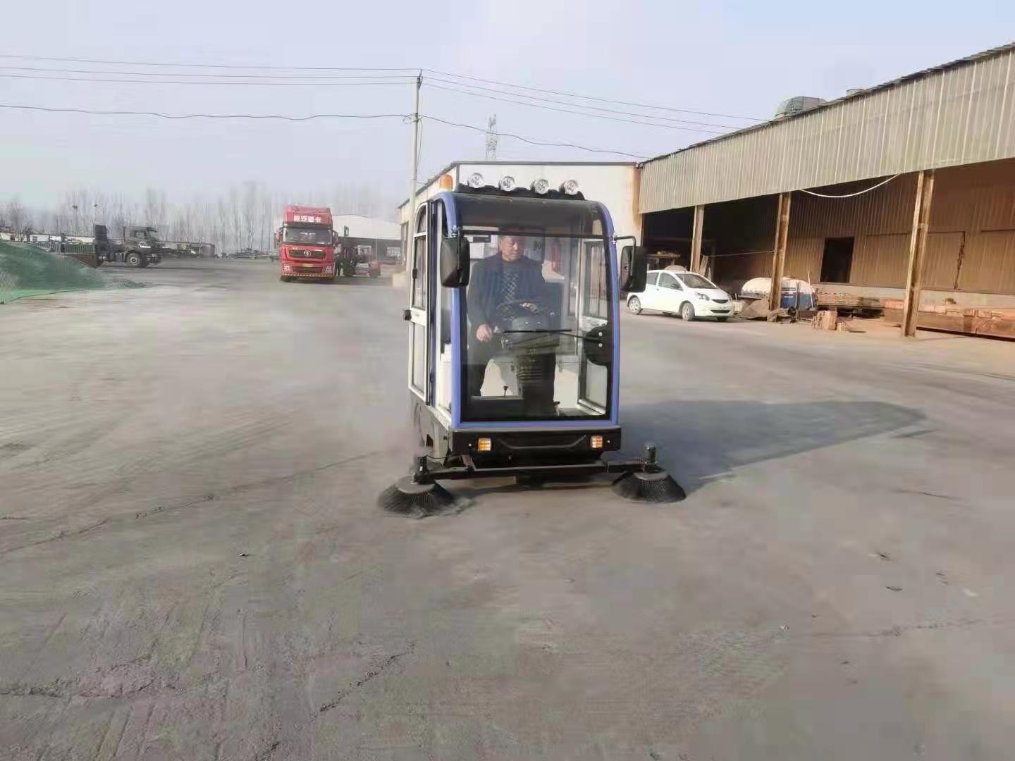 2000A电动扫地车进驻山东泰安某建材厂