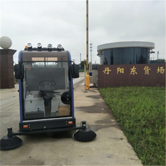 圣倍诺电动清扫车