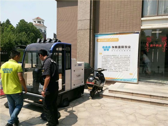 圣倍诺电动扫地车苏州物业公司应用