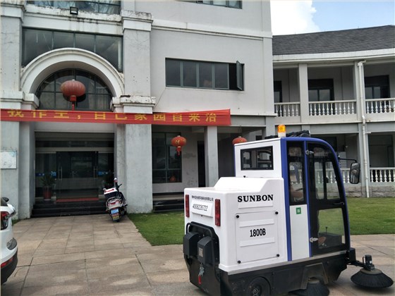 圣倍诺电动扫地车厂家