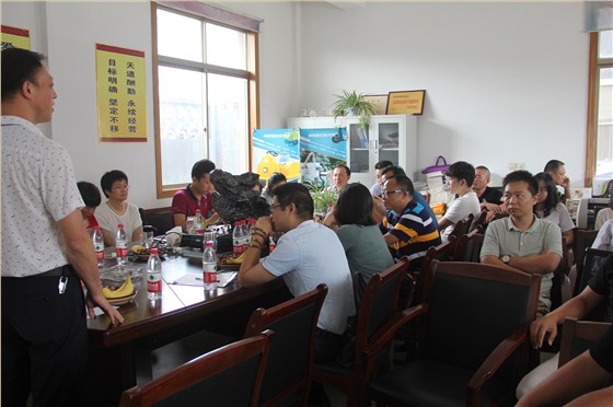 单仁资讯-圣倍诺电动扫地车厂家交流会