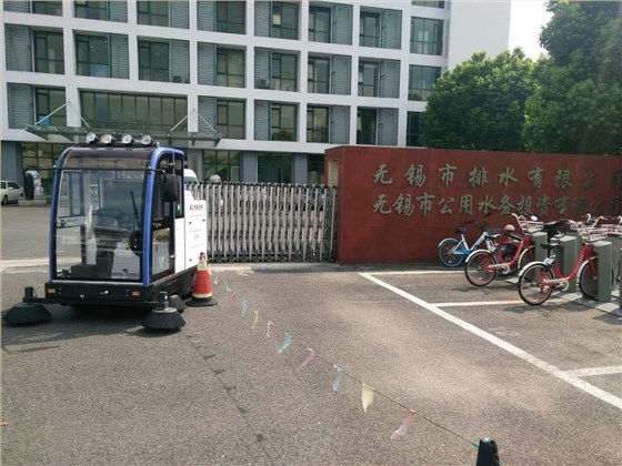 电动扫地机2000A顺利交付无锡市排水有限公司 电动扫地机2000A顺利交付无锡市排水有限公司