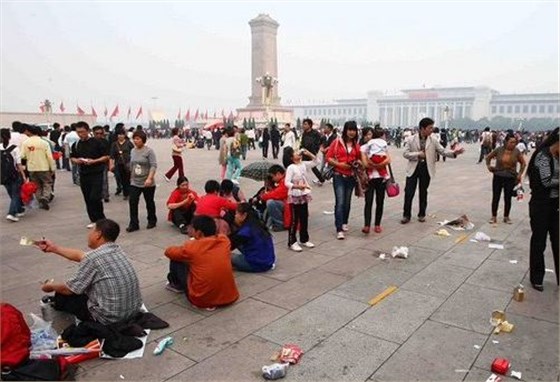 十一黄金周垃圾清理,怎能少的了圣倍诺扫地车呢? 十一黄金周垃圾清理,怎能少的了圣倍诺扫地车呢?