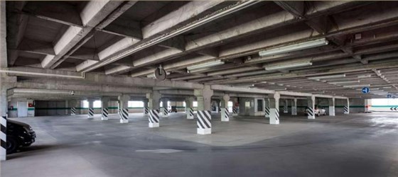 驾驶式扫地车在地下停车场的应用 驾驶式扫地车在地下停车场的应用