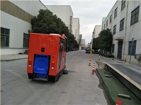 电动扫地车解决工业厂区清洁难题 电动扫地车解决工业厂区清洁难题