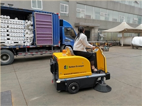 小型扫地车进驻苏州太阳雨纺织有限公司