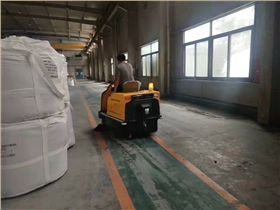 电动扫地车在江阴某机电厂的应用案例 电动扫地车在江阴某机电厂的应用案例
