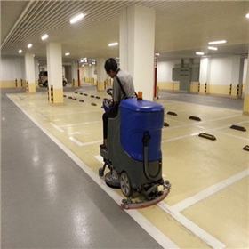地下停车场环氧地坪清洁交给驾驶式洗地机