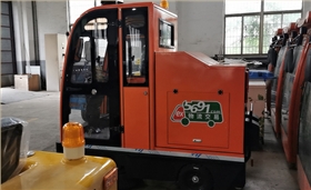 天津某物流园采购圣倍诺2000B驾驶式电动扫地车