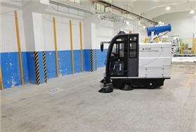 电动扫地车助力内蒙化工企业厂区清洁