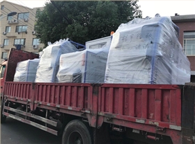 圣倍诺员工高温下加班赶制全封闭电动扫地车 圣倍诺员工高温下加班赶制全封闭电动扫地车