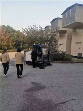 无锡地铁再次复购2000A电动扫地车