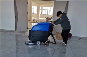 手推式洗地机580交付常州某展览器材公司