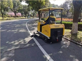 公园景区一定要配备清扫车