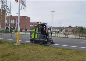 电动清扫车