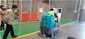 工厂小型洗地机是一种非常实用的清洁设备