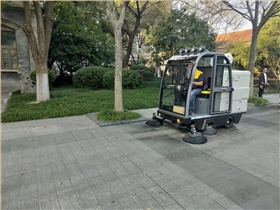 环保节能的小型电动清扫车助力城市清洁