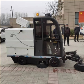 如何选择适合自己的环卫道路清扫车？