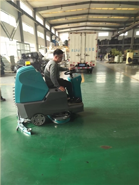性价比高的微型清扫车，让清扫更轻松 