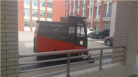 电动驾驶式扫地车