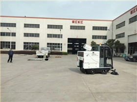 电动驾驶扫地车：环保与高效的完美结合 