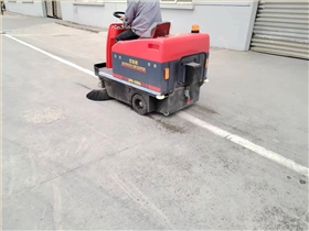库房车间扫地车