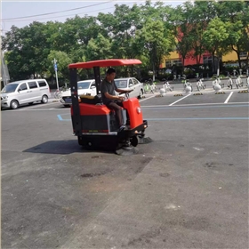 小型马路清扫车的使用场所有哪些，平时须注意什么？