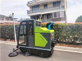 电动扫路车成为市政环卫街道保洁的新选择