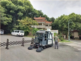 随着科技的发展，清扫车在性能和效率上不断创新