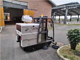 驾驶式扫地车：颠覆多个行业的清洁新力量