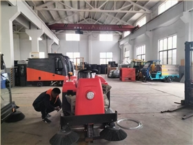 驾驶式电动清扫车助力苏州工业园区的智能化清洁转型 驾驶式电动清扫车助力苏州工业园区的智能化清洁转型