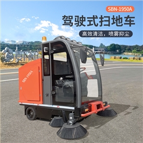 电动扫地车：全天候作业，保障场地长效洁净