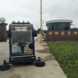圣倍诺电动清扫车