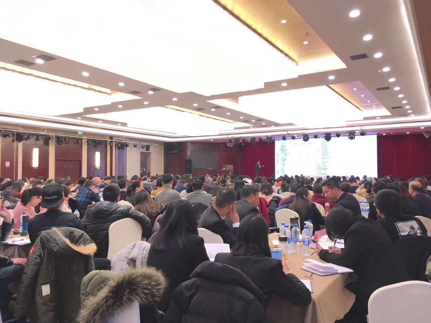 圣倍诺扫地车厂家在牛商网学习