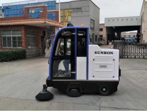  浙江宁波某物业公司采购圣倍诺2000A型电动扫地车