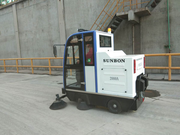  圣倍诺电动扫地机2000A清洁设备中的“清扫明星”