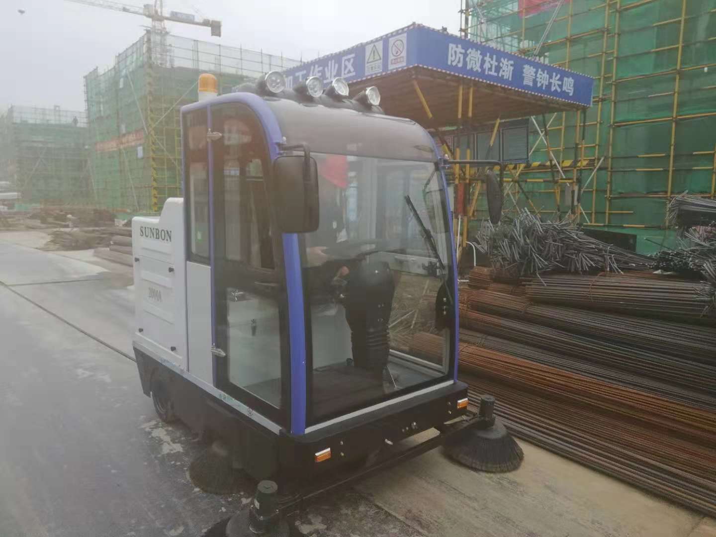 电动扫地机解决工地扬尘功不可没 电动扫地机解决工地扬尘功不可没
